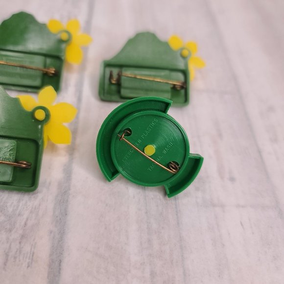 Set of 4 Vintage Daffodil Booster Pin Brooches 1960 and 1963. Pinup Retro - Picture 8 of 9